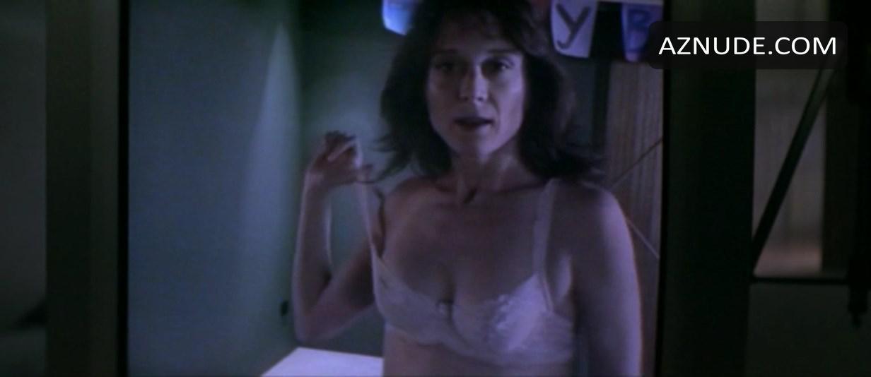 Helen Buday in Alexandra's Project, photo 37
