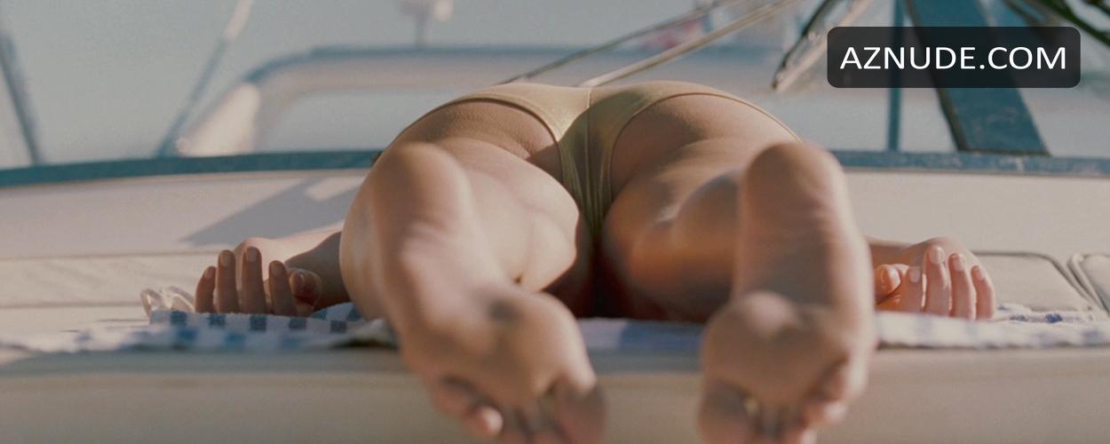 Ashley Scott in Into The Blue, photo 4