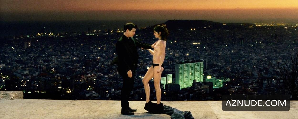Clara Lago in I Want You, photo 2