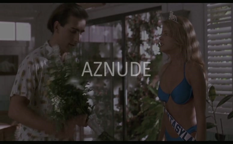 Ami Dolenz in Miracle Beach, photo 1