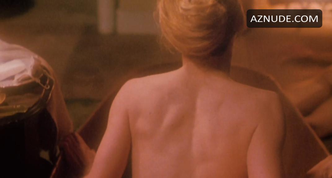 Nicole Eggert in The Haunting Of Morella, photo 8