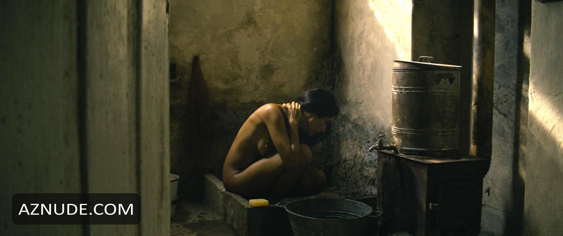 Golshifteh Farahani in The Patience Stone, photo 1