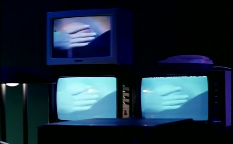 Erika Nann in Die Watching, photo 4