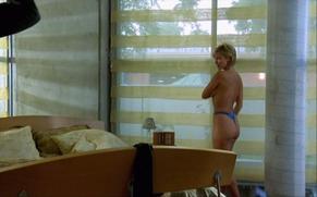 Bobbie Phillips in The Hustle, photo 13