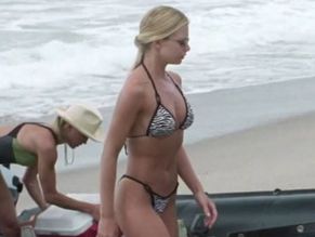 Jaime Pressly in Pinata: Survival Island, photo 20