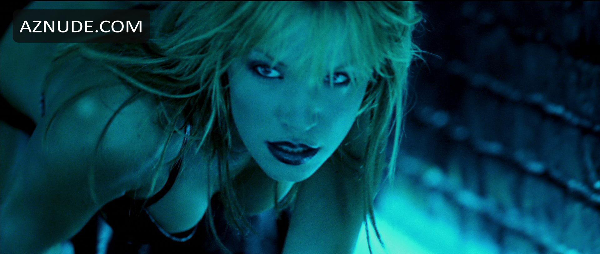 Ashley Scott in Walking Tall, photo 14