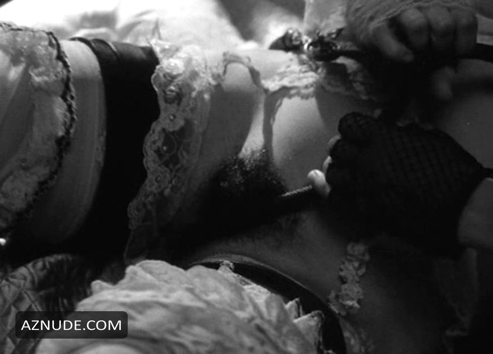 Meredyth Herold in Singapore Sling, photo 6