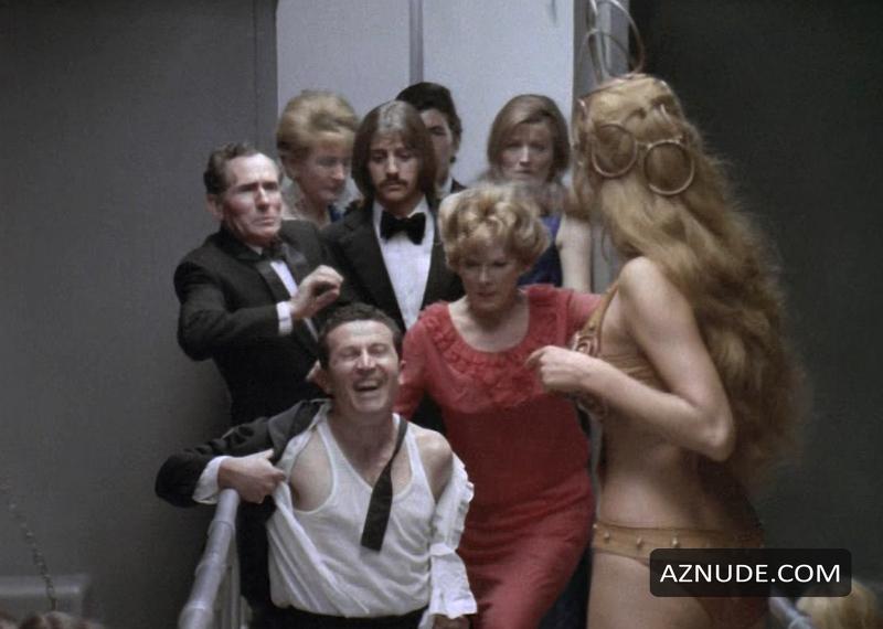 Raquel Welch in The Magic Christian, photo 4