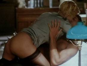 Laura Dean in Emmanuelle 7, photo 17