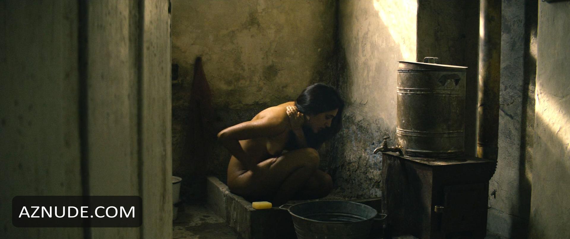 Golshifteh Farahani in The Patience Stone, photo 1