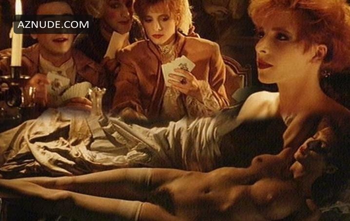 Mylene Farmer in Libertine, photo 3