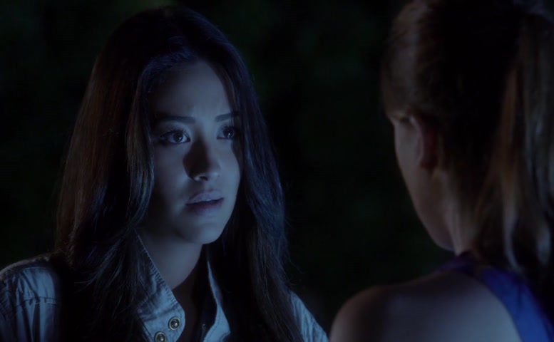 Shay Mitchell in Pretty Little Liars, photo 5