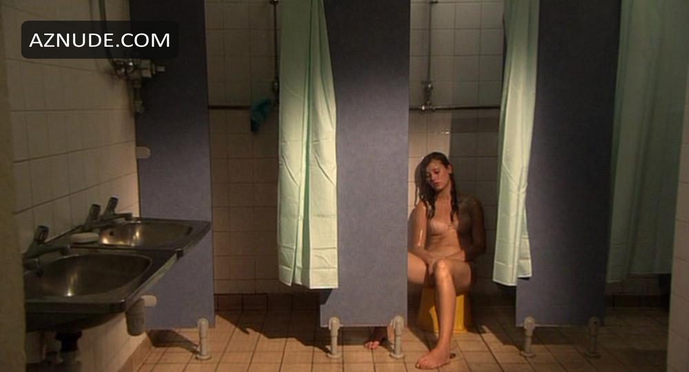 April Pearson in Skins, photo 4