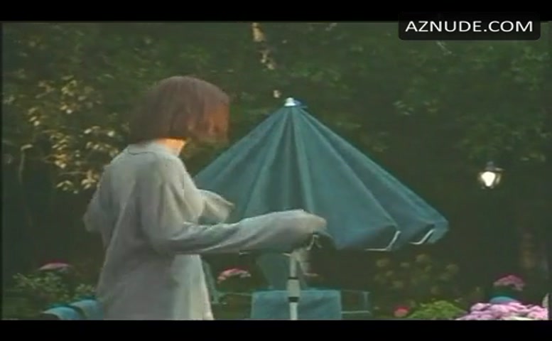 Polly Shannon in The Girl Next Door, photo 11
