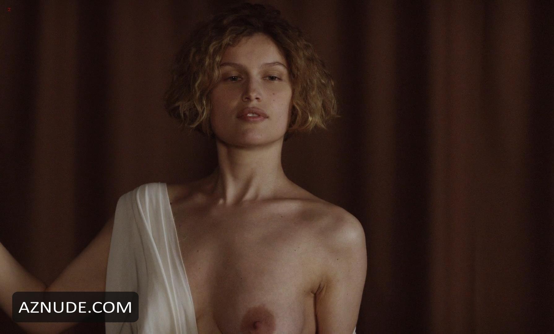 Laetitia Casta in La jeune fille et les loups, photo 7