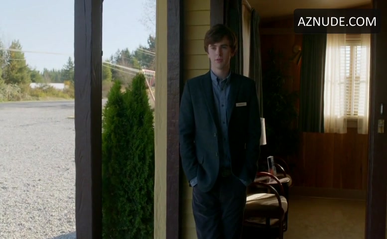 Olivia Cooke in Bates Motel (2014-), photo 1