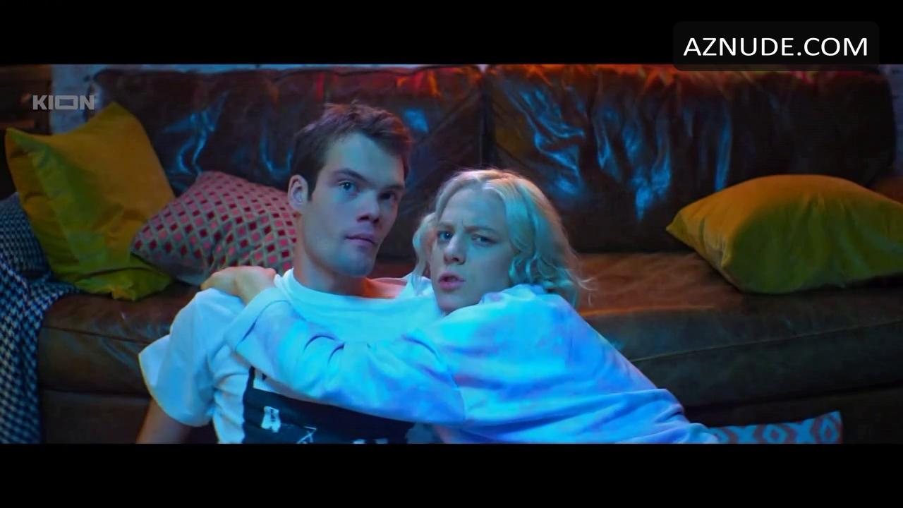 Alyona Mikhailova in Secrets Of Family Life, photo 19