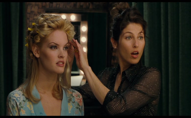 Bridgette Wilson in The Real Blonde, photo 8