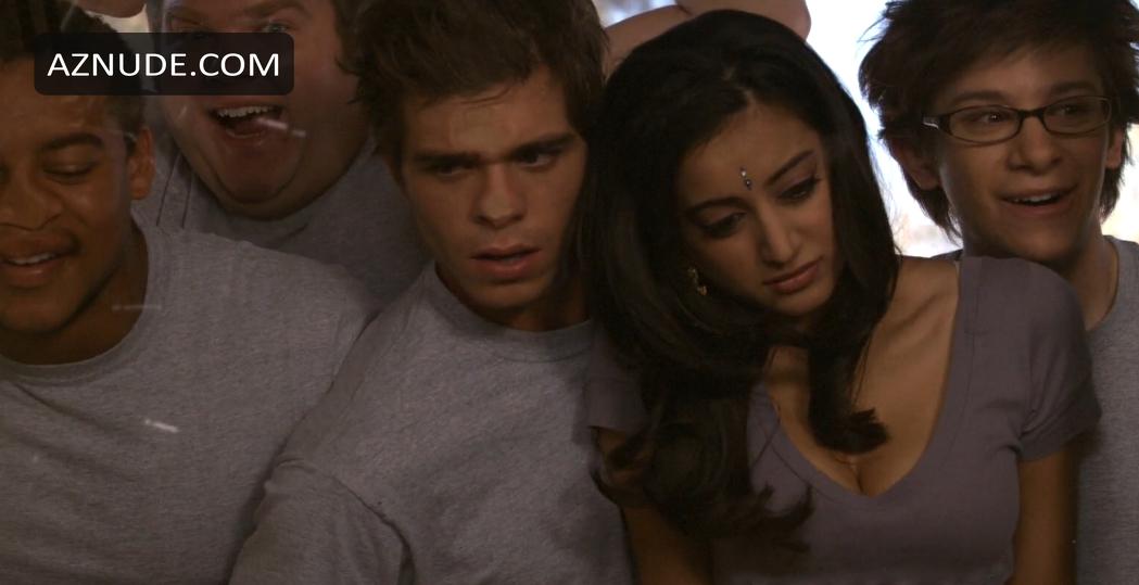 Noureen DeWulf in The Comebacks, photo 8