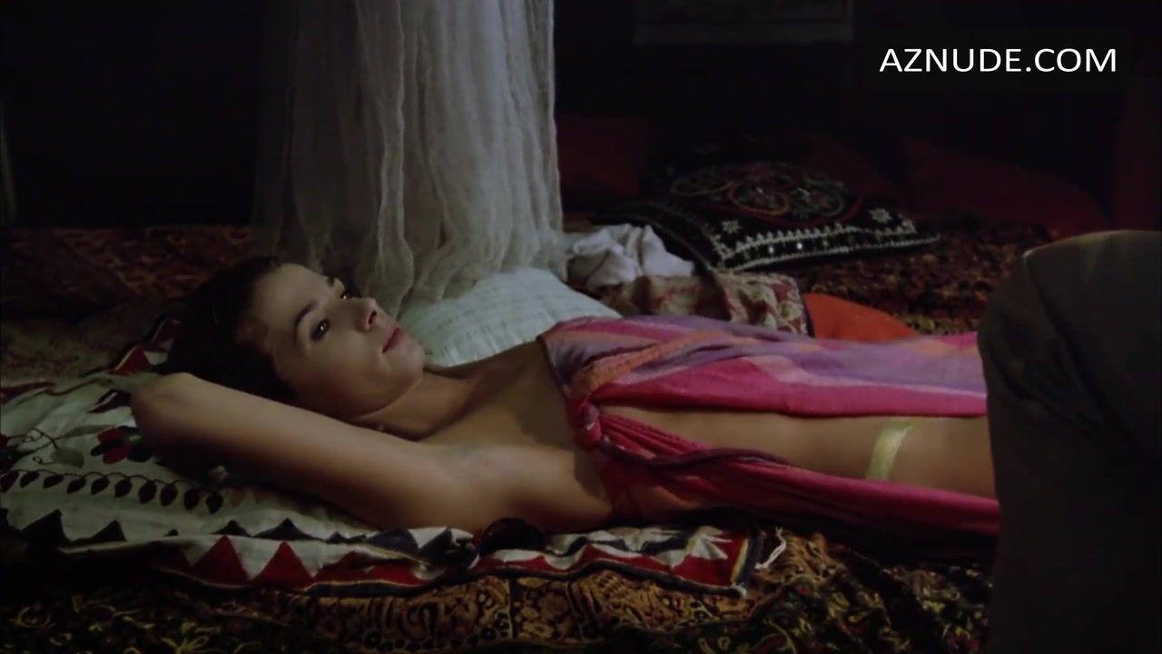 Victoria Abril in La muchacha de las bragas de oro, photo 53