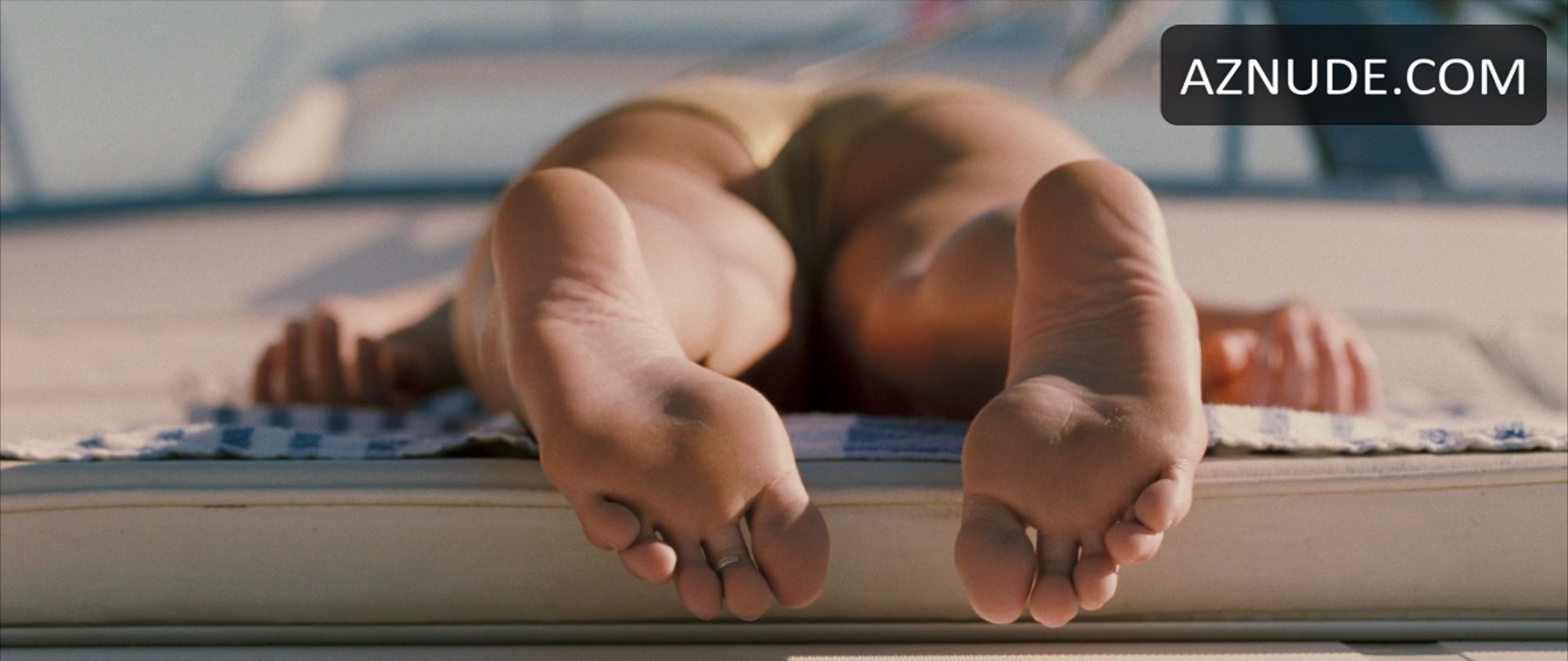 Ashley Scott in Into The Blue, photo 11