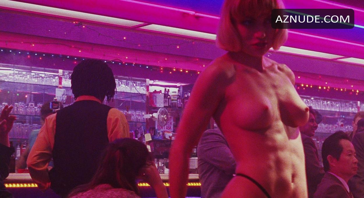 Rena Riffel in Showgirls, photo 8