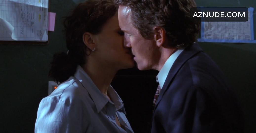 Dina Meyer in Wild Things: Diamonds In The Rough, photo 4