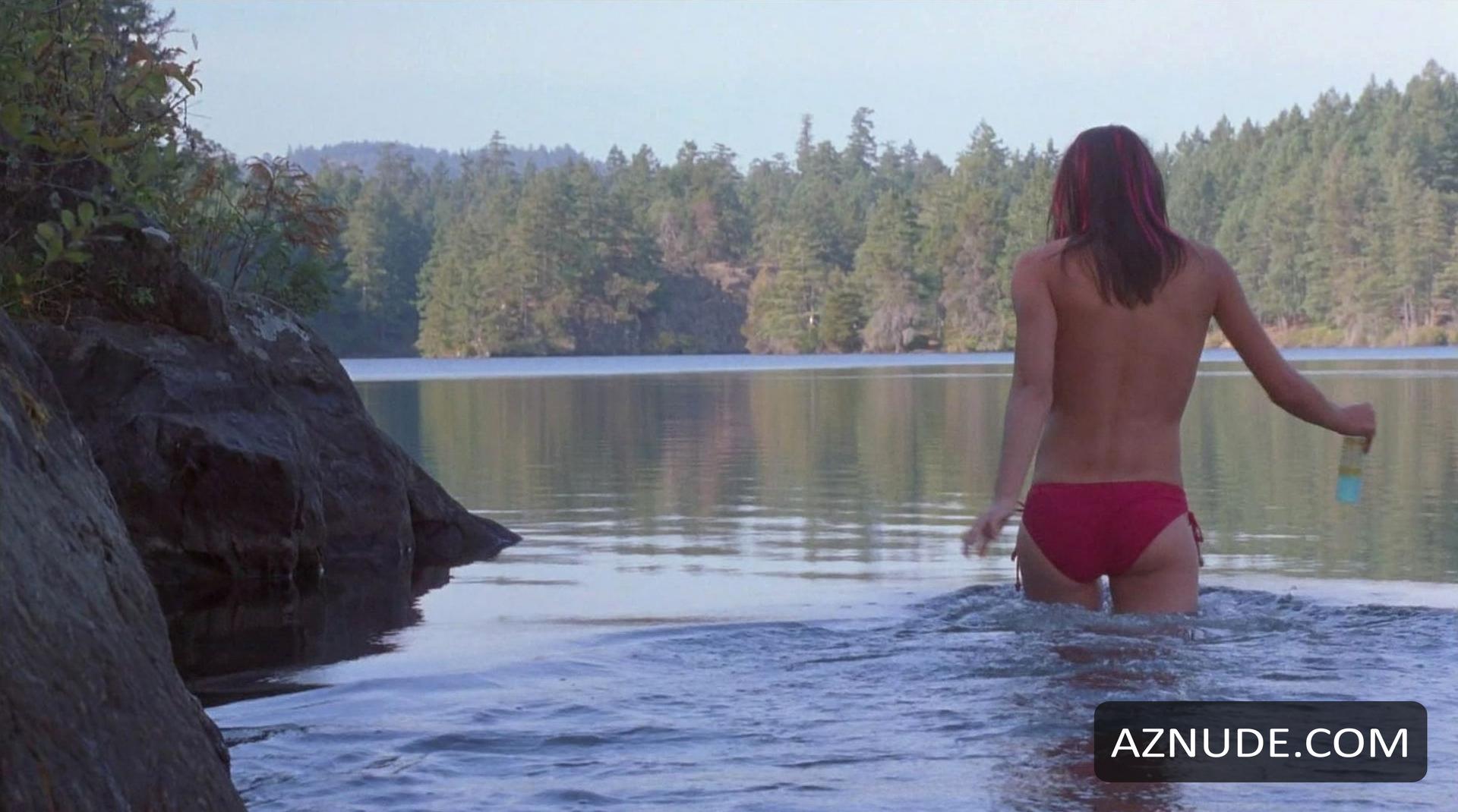 Mayko Nguyen in National Lampoon's Going The Distance, photo 1