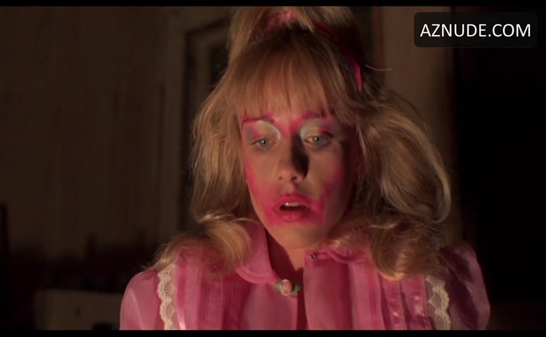Linnea Quigley in Night Of The Demons, photo 17