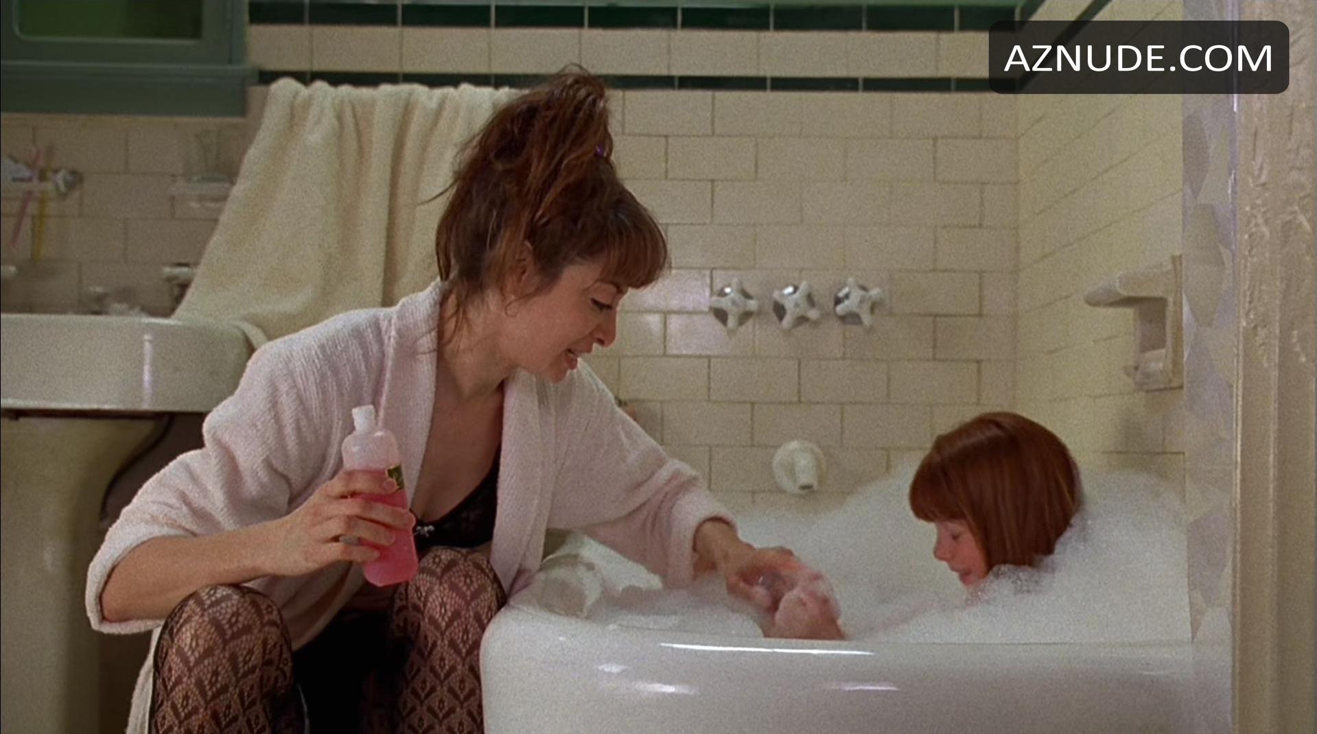 Illeana Douglas in Grace of My Heart, photo 32