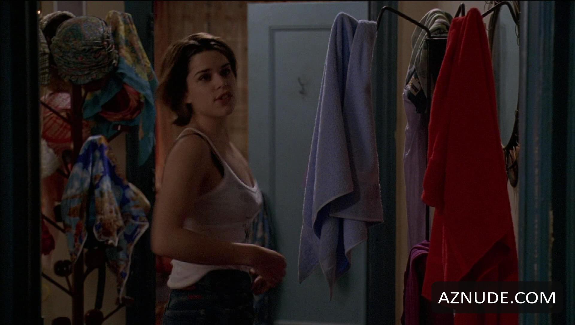 Neve Campbell in Three to Tango, photo 3