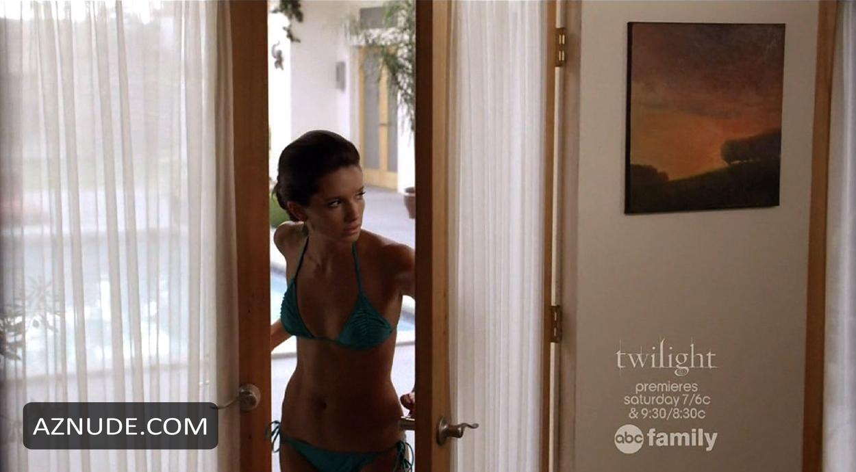 Alice Greczyn in The Lying Game, photo 2