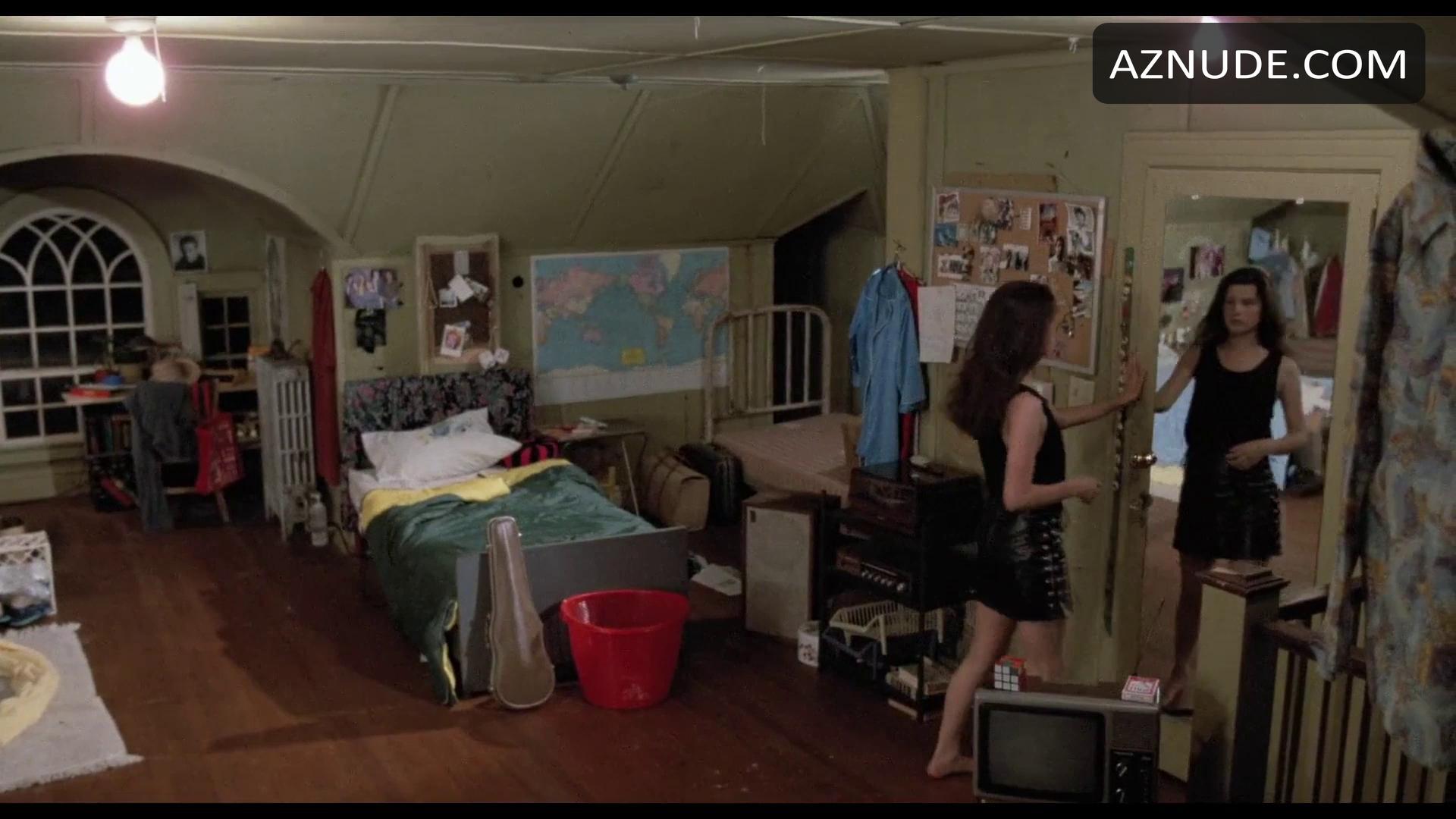 Daphne Zuniga in The Initiation, photo 16