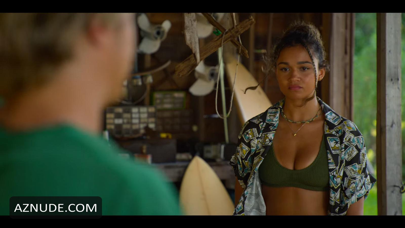 Madison Bailey in Outer Banks (2020-), photo 6