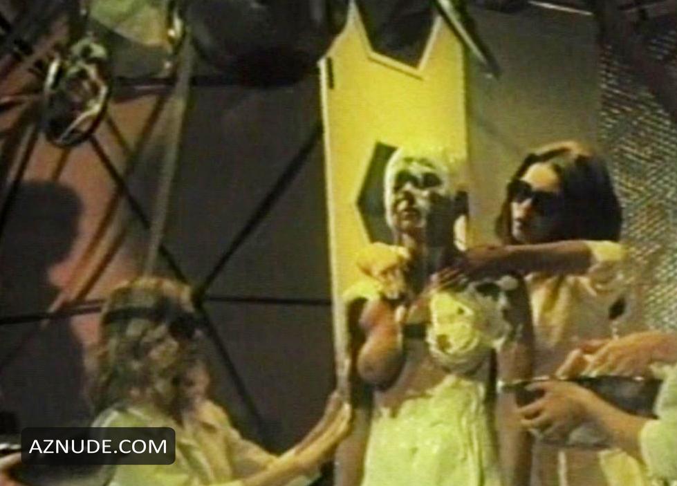 Anna Aries in Invasion Of The Bee Girls, photo 2