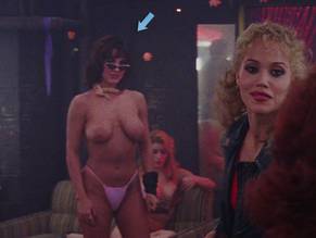 Bobbie Phillips in Showgirls, photo 7