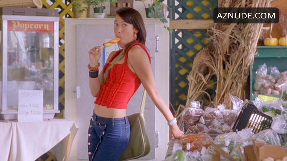 Mayko Nguyen in National Lampoon's Going The Distance, photo 6