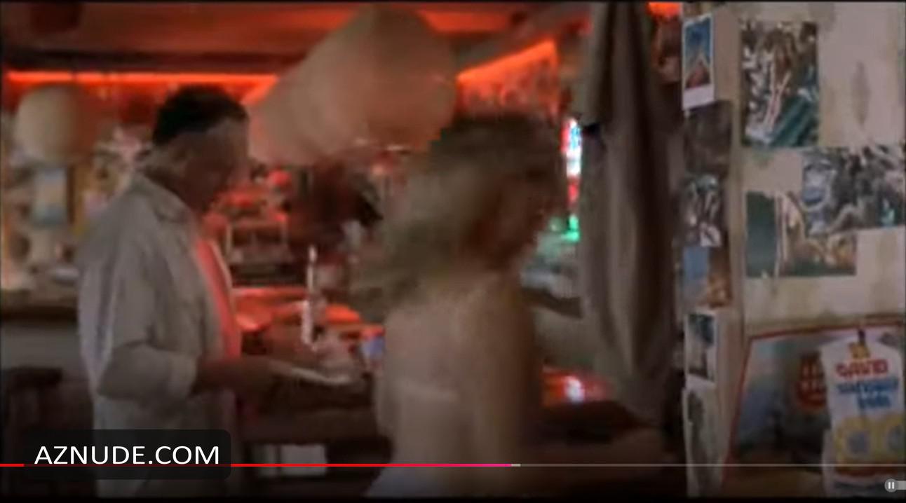 Teri Garr in Full Moon in Blue Water, photo 4