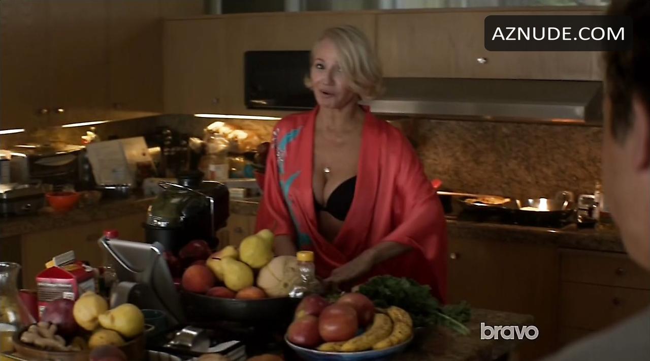 Ellen Barkin in Animal Kingdom (2016-), photo 2