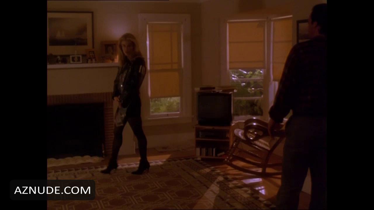 Linda Hamilton in Separate Lives, photo 18