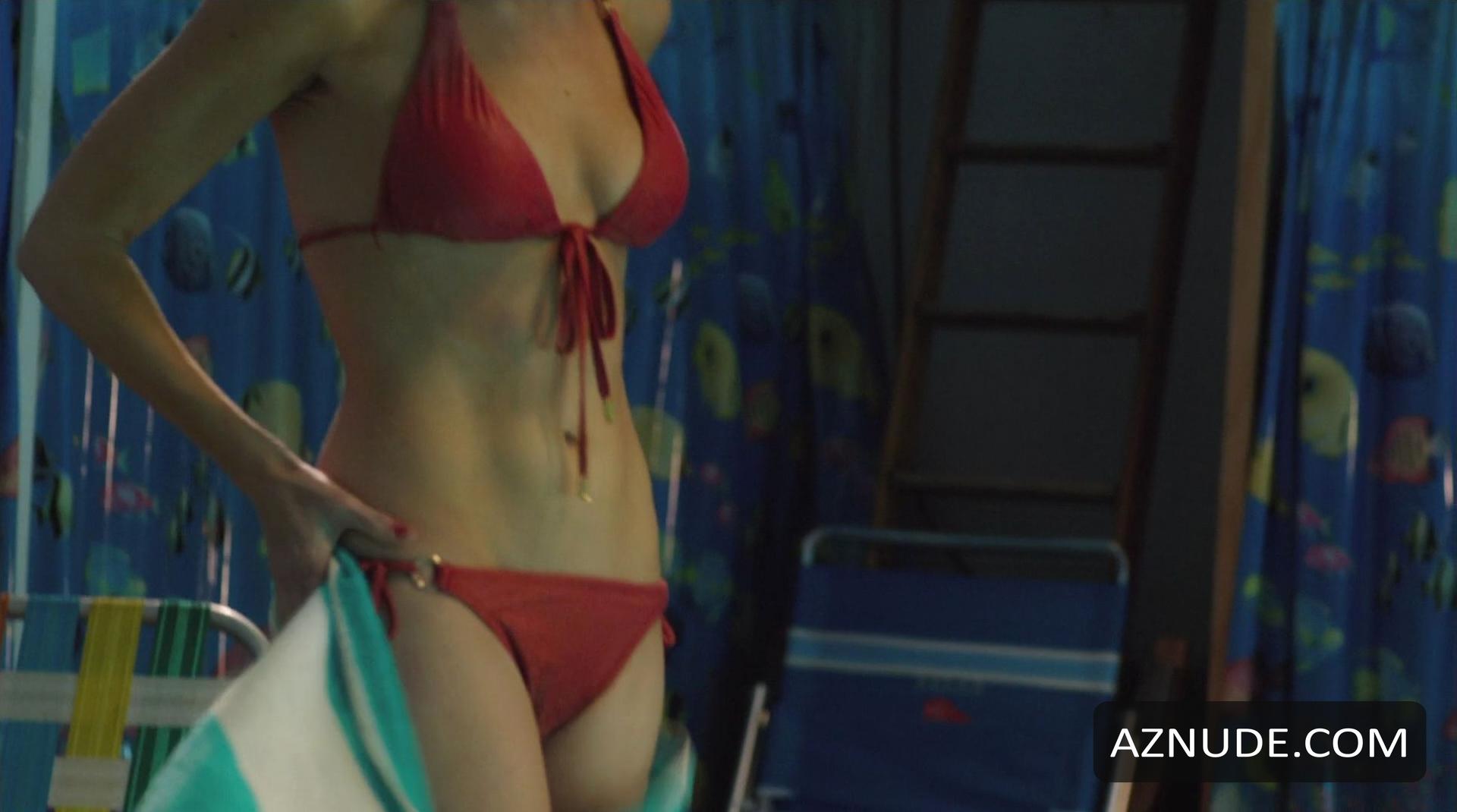 Brianne Davis in Breaking At The Edge, photo 4