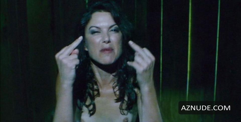 Kari Wuhrer in King of the Ants, photo 8