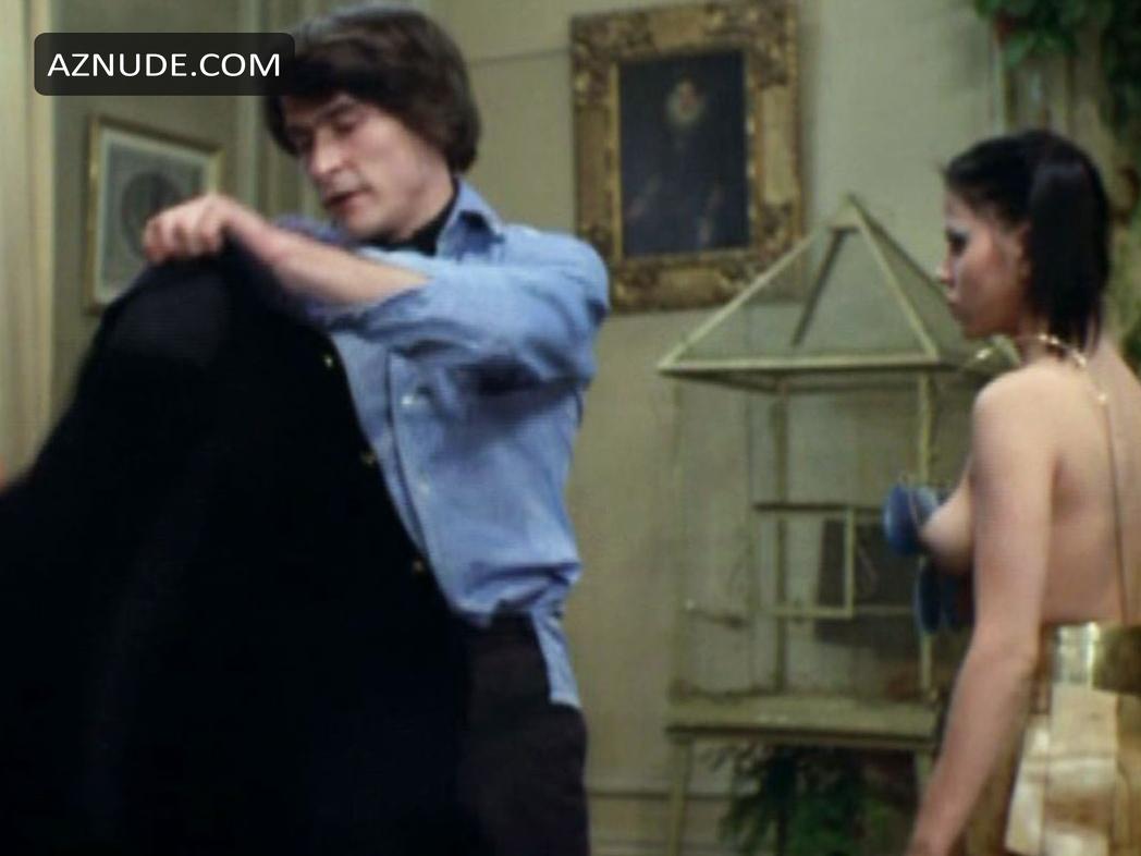 Marie-Pierre Castel in The Nude Vampire, photo 1