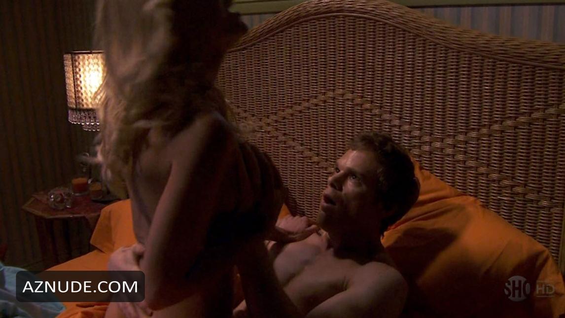 Julie Benz in Dexter, photo 7