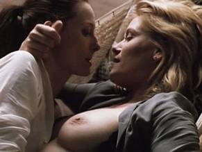 Karen Sillas in Female Perversions, photo 7