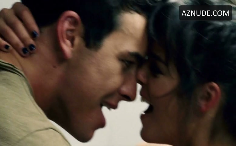 Clara Lago in I Want You, photo 13