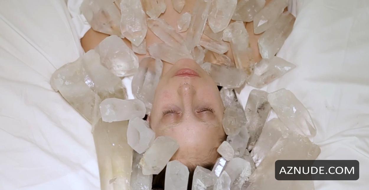 Lady Gaga in The Abramovic Method Practiced By Lady Gaga, photo 10