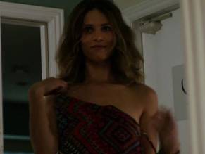 Lyndsy Fonseca in Down Dog, photo 5