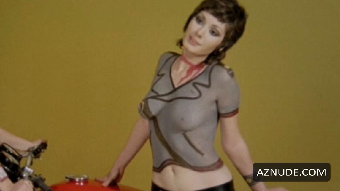 Edwige Fenech in The Case Of The Bloody Iris, photo 4