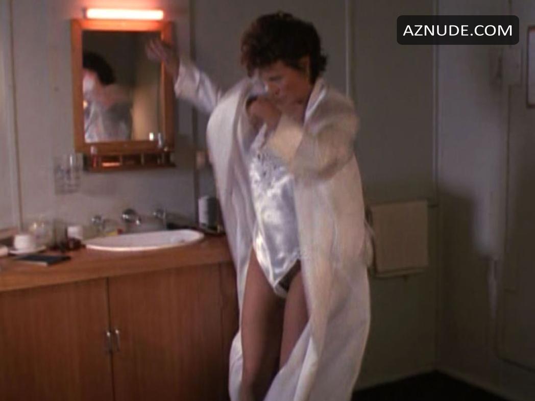Raquel Welch in Trouble In Paradise, photo 1